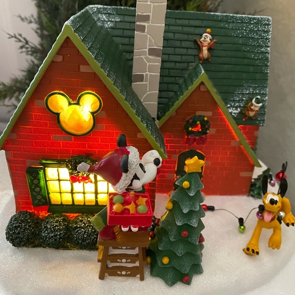 ST NICHOLAS SQUARE DISNEY MICKEY HOUSE NEW - Picture 4 of 12